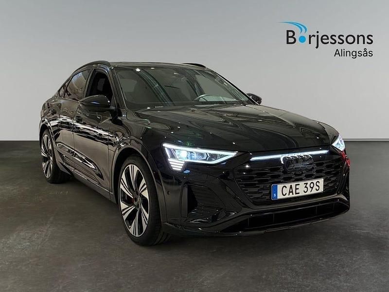 Svart Begagnad 2024 Audi Q8 e-tron S-Line SUV | 699 900 kr (Lite dyr) - Bild 1/4