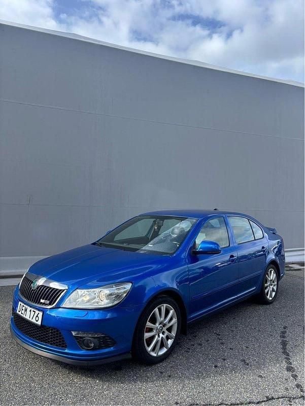 Blå Begagnad 2012 Skoda Octavia RS Halvkombi | 79 900 kr (Marknadspris) - Bild 1/4