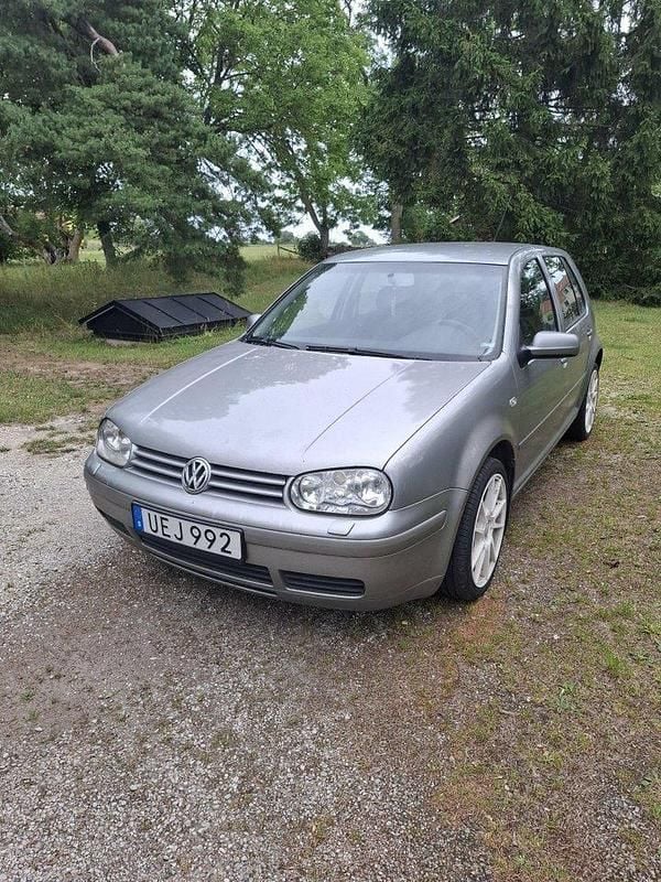 Grå Begagnad 2003 VW Golf IV Basis Halvkombi | 14 000 kr (Bra pris) - Bild 1/4