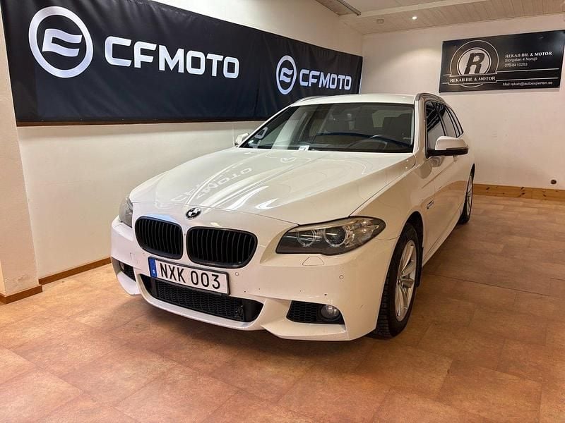Vit Begagnad 2014 BMW 520 Kombi | 104 900 kr (Marknadspris) - Bild 1/4