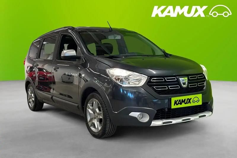 Silver/grå Begagnad 2017 Dacia Lodgy Stepway Minibuss | 79 900 kr (Bra pris) - Bild 1/4