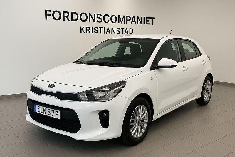 Vit Begagnad 2019 Kia Rio Halvkombi | 124 900 kr (Marknadspris) - Bild 1/1