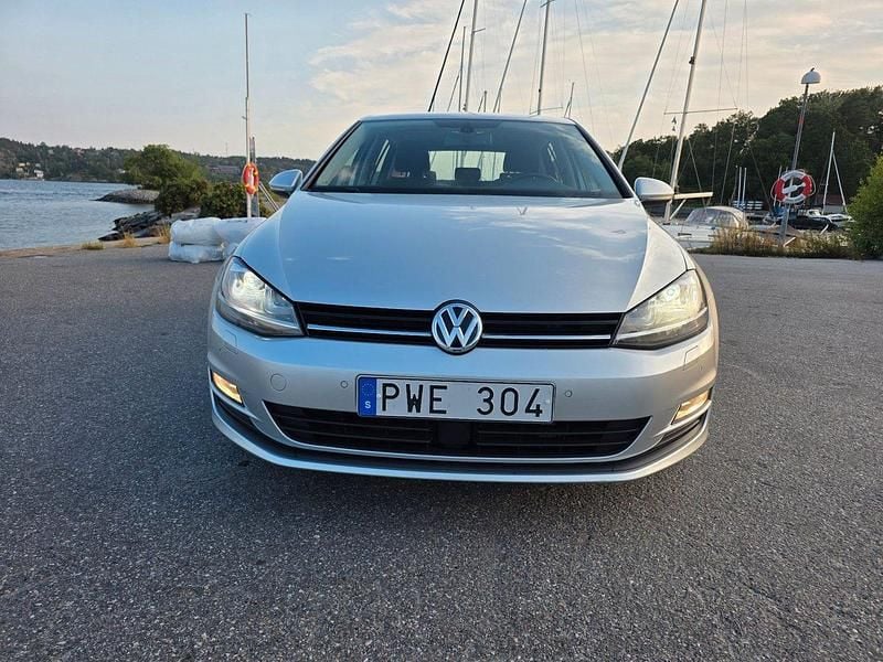 Silver Begagnad 2014 VW Golf VII Halvkombi | 114 000 kr (Marknadspris) - Bild 1/4