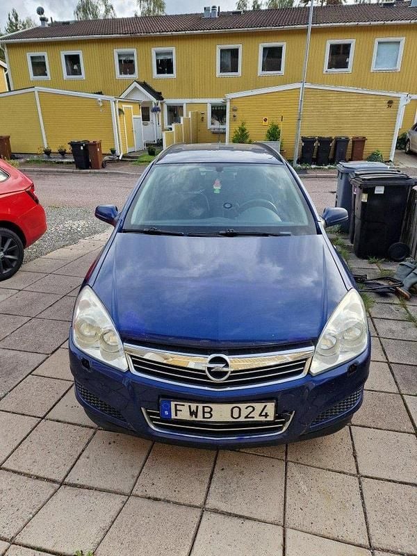 Blå Begagnad 2007 Opel Astra Kombi | 16 000 kr (Marknadspris) - Bild 1/4