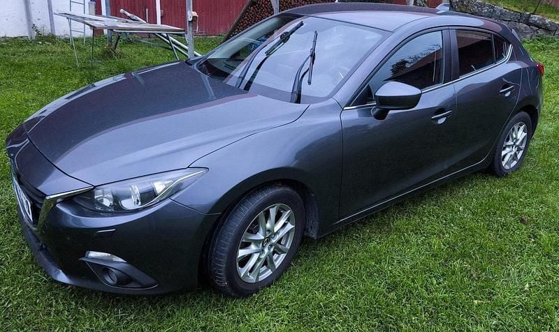 Grå Begagnad 2014 Mazda 3 Inclusive Halvkombi | 89 000 kr (Bra pris) - Bild 1/4