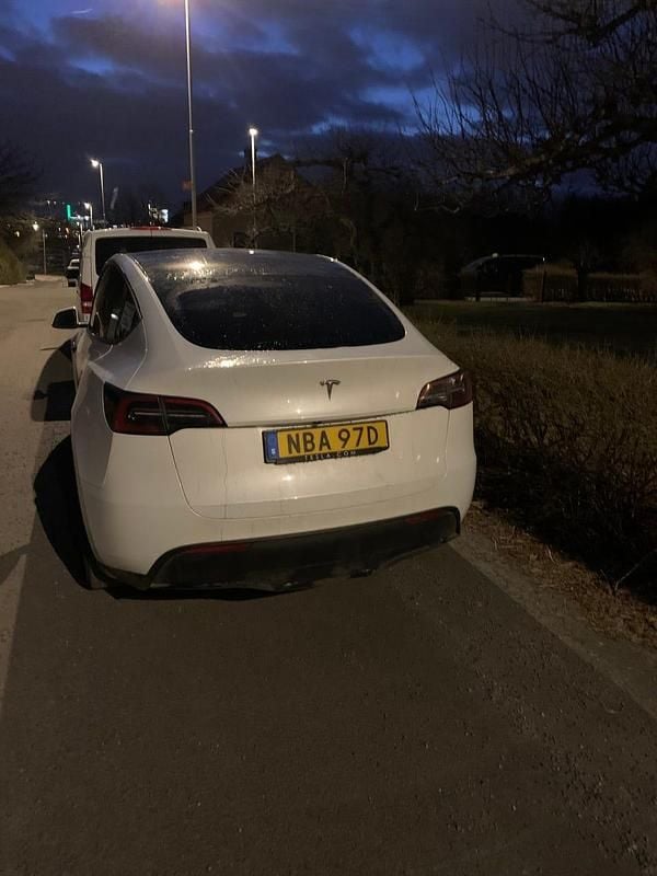 Begagnad Tesla Model Y Long Range RWD 255 kW (347 HK) 2025 SUV