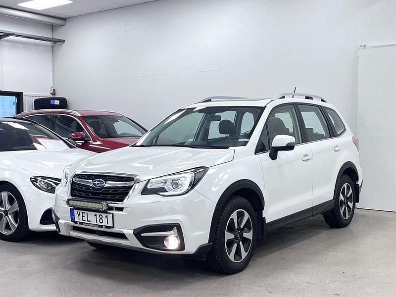 Vit Begagnad 2016 Subaru Forester XE SUV | 149 900 kr (Marknadspris) - Bild 1/4