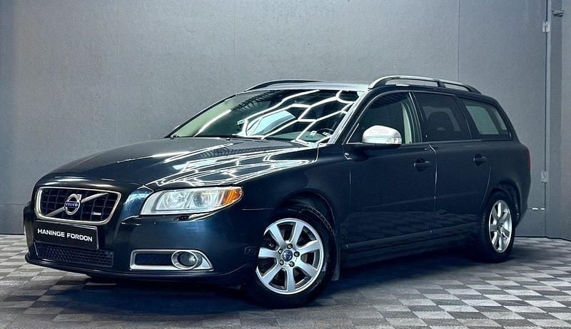 Grå Begagnad 2010 Volvo V70 R-Design Momentum Kombi | 69 900 kr (Bra pris) - Bild 1/4