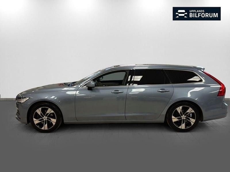 Begagnad Volvo V90 Momentum 190 HK (139 kW) 2017 Blå Kombi