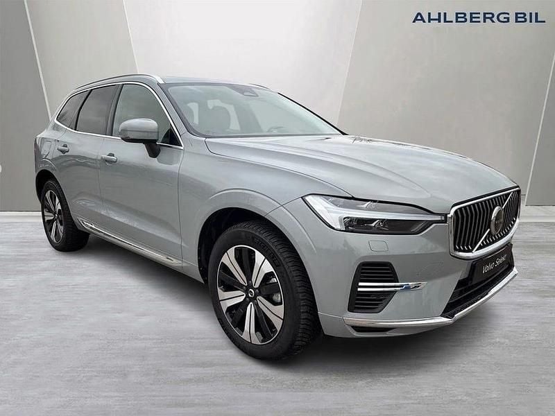 Grå Begagnad 2024 Volvo XC60 Plus SUV | 499 500 kr (Marknadspris) - Bild 1/3