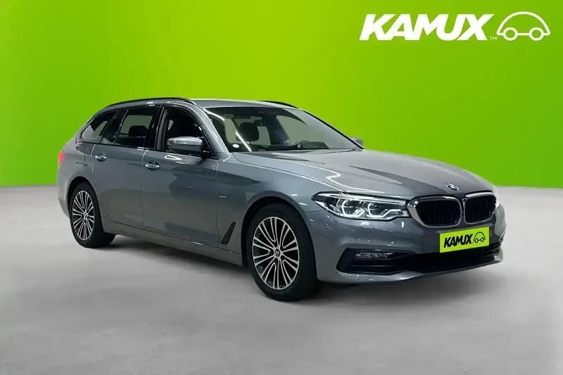 Silver/grå Begagnad 2018 BMW 520 Kombi | 229 700 kr (Lite dyr) - Bild 1/4