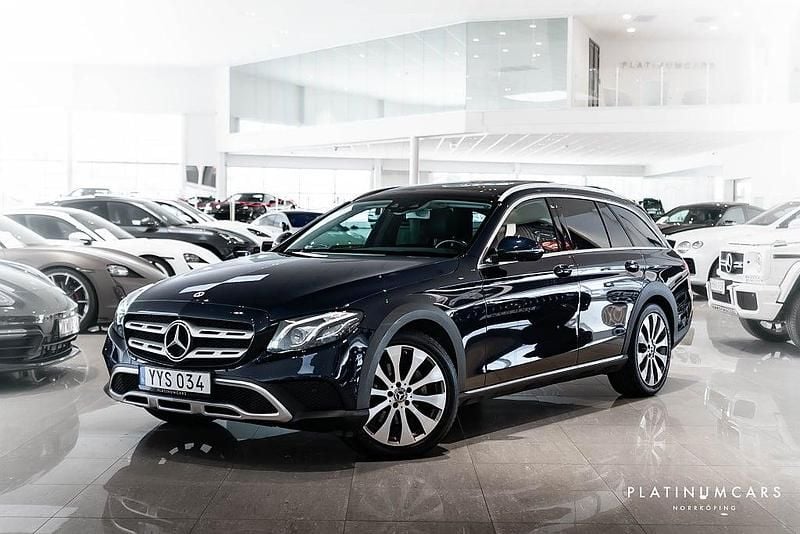 Mörkblå Begagnad 2017 Mercedes E220 Avantgarde Kombi | 339 000 kr (Dyr) - Bild 1/4