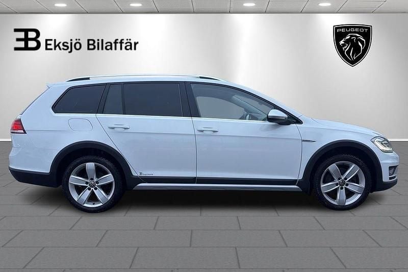 Begagnad VW Golf Alltrack 180 HK (132 kW) 2017 Vit Kombi