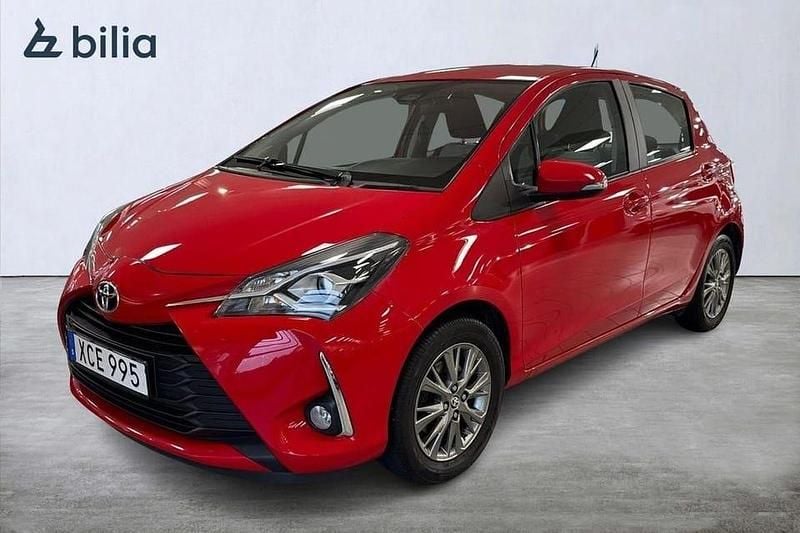 Röd Begagnad 2018 Toyota Yaris Active Halvkombi | 149 900 kr (Marknadspris) - Bild 1/3