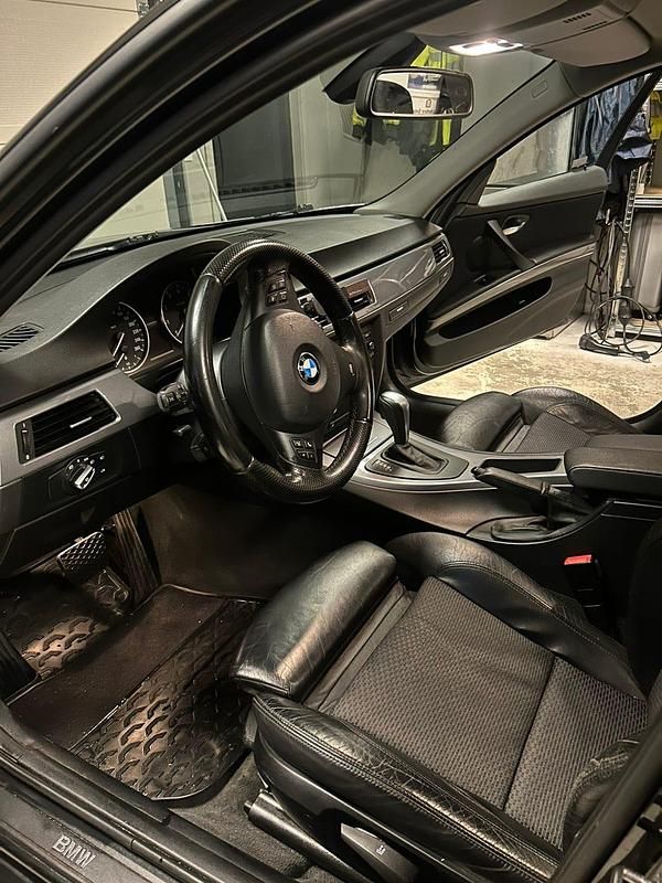 Begagnad BMW 320 170 HK (125 kW) 2009 Kombi