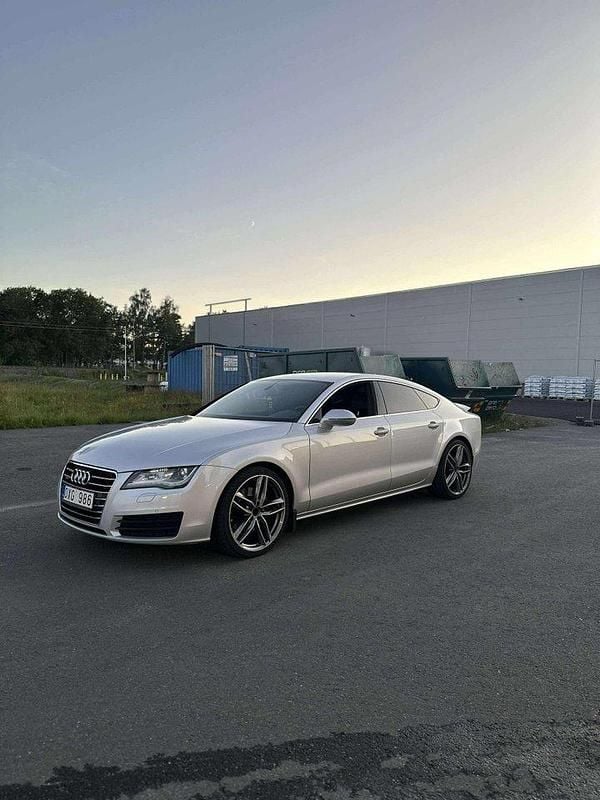 Silver Begagnad 2011 Audi A7 Sportback Halvkombi | 159 990 kr (Marknadspris) - Bild 1/4