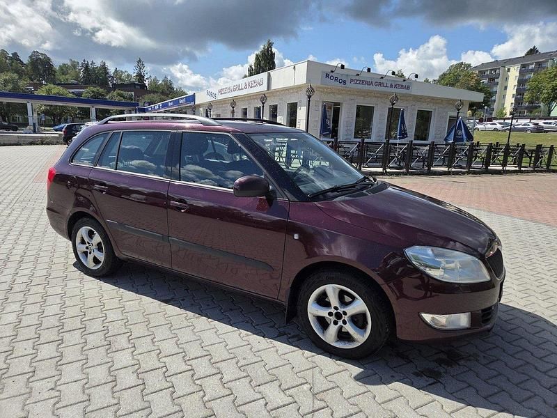 Röd Begagnad 2013 Skoda Fabia Halvkombi | 23 000 kr (Marknadspris) - Bild 1/2