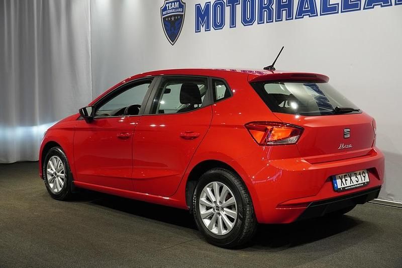 Begagnad Seat Ibiza Style 112 HK (82 kW) 2023 Röd Halvkombi