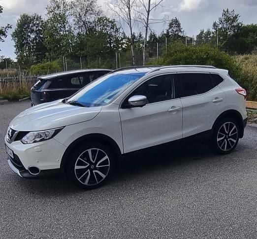 Vit Begagnad 2017 Nissan Qashqai SUV | 139 000 kr - Bild 1/4