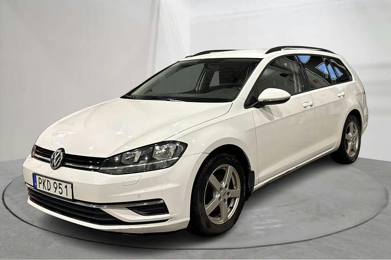 Vit Begagnad 2017 VW Golf VII | 125 000 kr (Marknadspris) - Bild 1/4