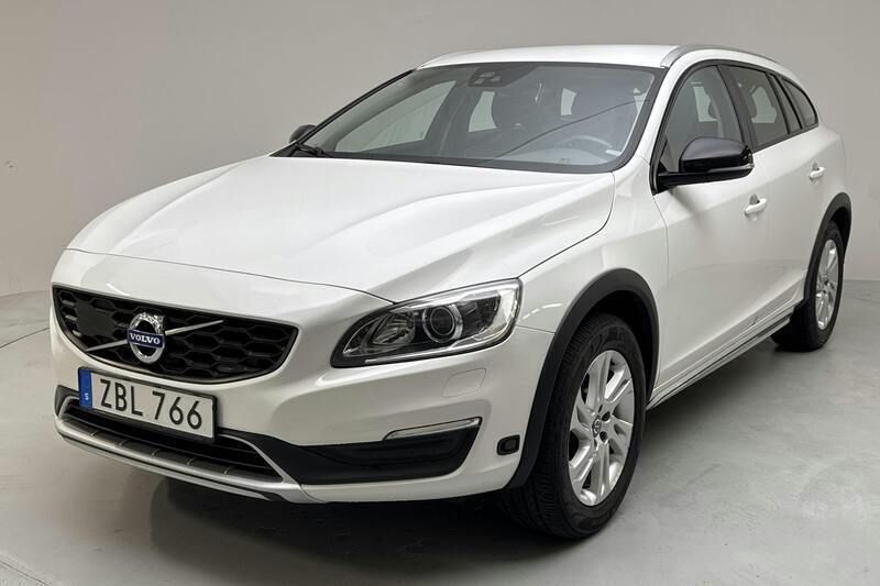 Vit Begagnad 2018 Volvo V60 CC Kombi | 135 000 kr - Bild 1/4