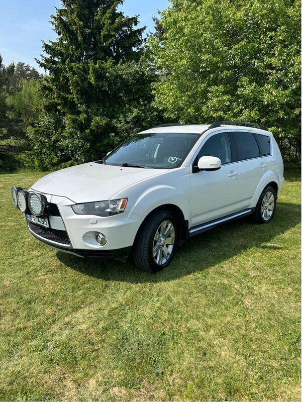 Vit Begagnad 2012 Mitsubishi Outlander Comfort Edition SUV | 70 000 kr (Marknadspris) - Bild 1/4