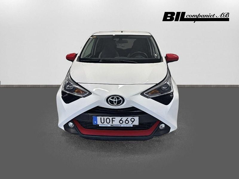 Begagnad Toyota Aygo 72 HK (52 kW) 2018 Vit Halvkombi