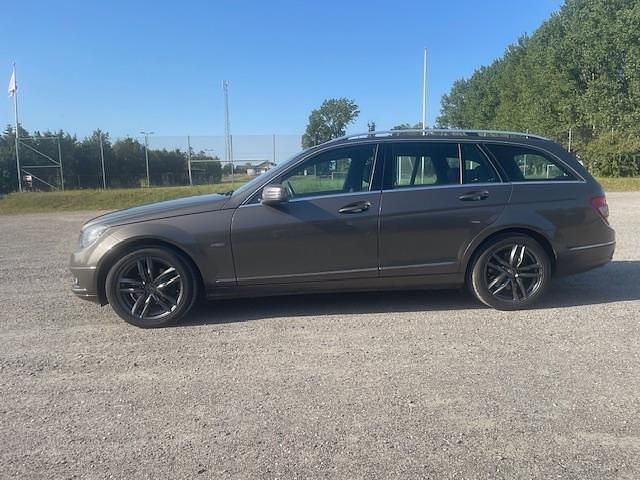Silver Begagnad 2010 Mercedes C200 Avantgarde Kombi | 65 000 kr (Marknadspris) - Bild 1/4