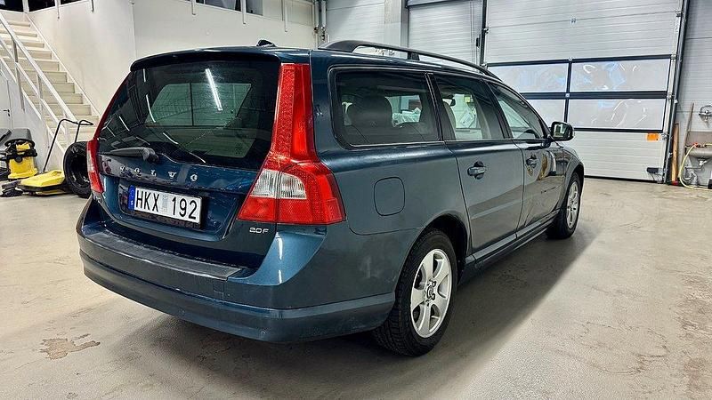 Begagnad Volvo V70 Momentum 145 HK (106 kW) 2008 Blå Kombi