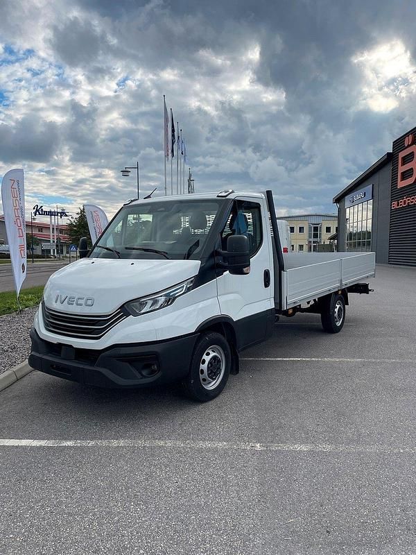Vit Ny 2025 Iveco Daily Van | 618 750 kr (Dyr) - Bild 1/4