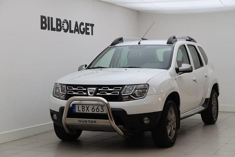 Vit Begagnad 2015 Dacia Duster Lauréate SUV | 119 800 kr (Marknadspris) - Bild 1/4