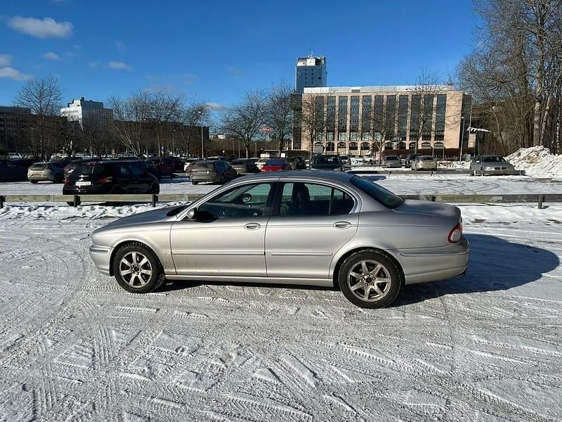 Begagnad Jaguar X-type 231 HK (169 kW) 2001 Silver metallic Sedan