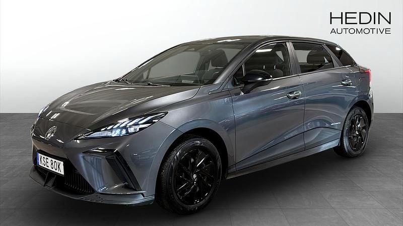 Grå (black) Begagnad 2023 MG MG4 EV Halvkombi | 259 900 kr (Marknadspris) - Bild 1/4