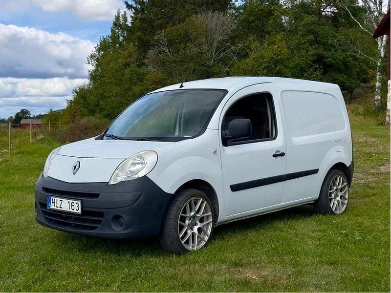 Vit Begagnad 2008 Renault Kangoo Minibuss | 25 000 kr (Lite dyr) - Bild 1/4