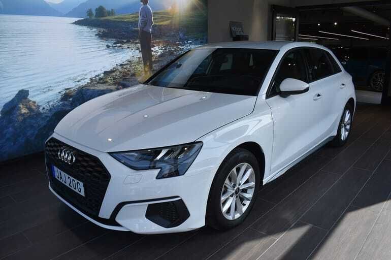 Vit Begagnad 2023 Audi A3 Sportback Proline Halvkombi | 269 000 kr (Marknadspris) - Bild 1/4