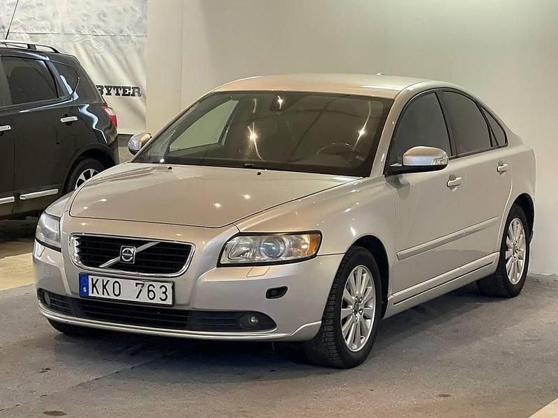 Begagnad Volvo S40 Momentum 125 HK (91 kW) 2007 Ljusgrå Sedan