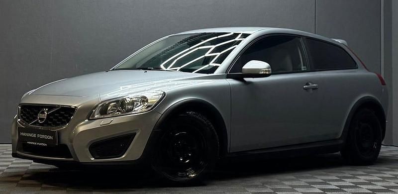 Silver Begagnad 2010 Volvo C30 Halvkombi | 59 900 kr (Marknadspris) - Bild 1/4