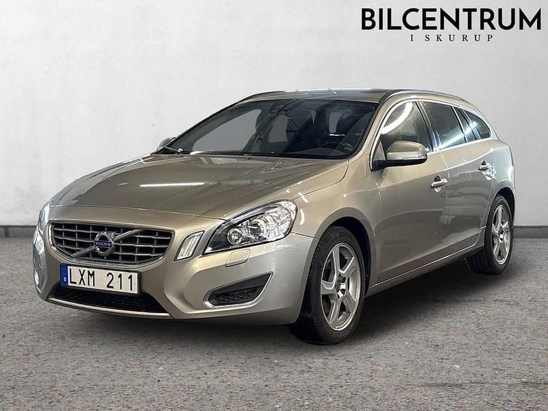 Begagnad Volvo V60 Momentum 150 HK (110 kW) 2012 Brun Kombi