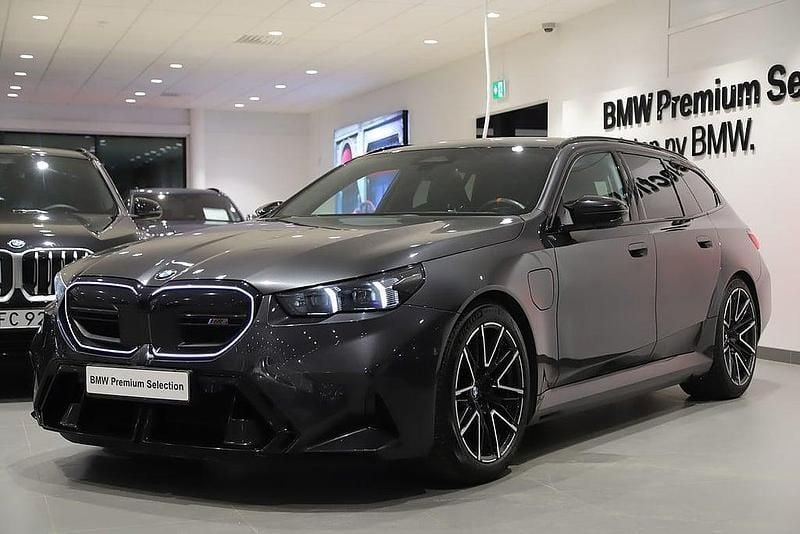 Begagnad BMW M5 Comfort Edition 585 HK (430 kW) 2025 Grå Kombi