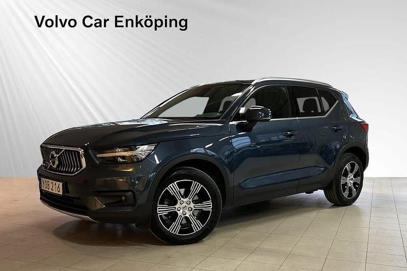 Blå Begagnad 2018 Volvo XC40 Inscription SUV | 319 000 kr (Marknadspris) - Bild 1/3