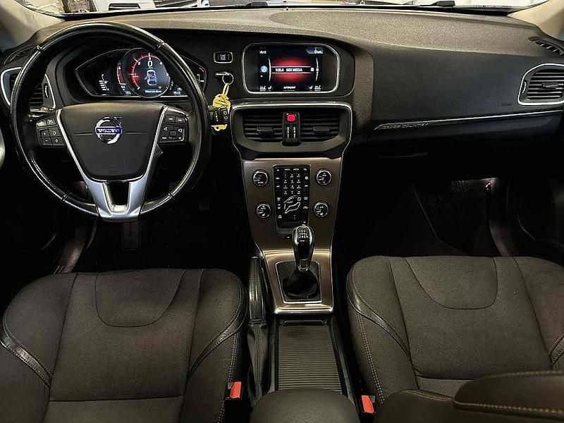 Begagnad Volvo V40 Momentum 150 HK (110 kW) 2016 Brun Halvkombi