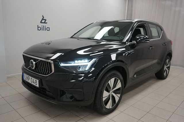 Svart Begagnad 2022 Volvo XC40 Core SUV | 349 900 kr (Marknadspris) - Bild 1/3