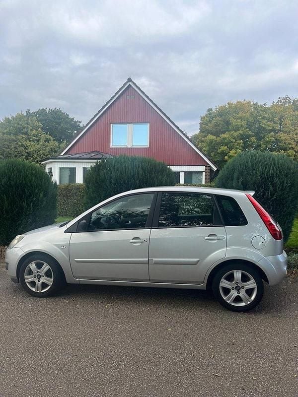 Silver Begagnad 2008 Ford Fiesta Halvkombi | 20 000 kr (Marknadspris) - Bild 1/4