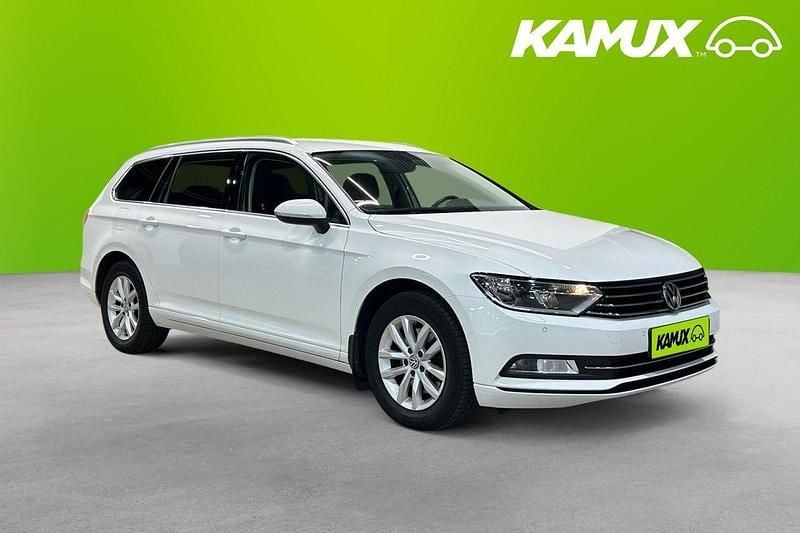 Vit Begagnad 2018 VW Passat Kombi | 179 800 kr (Superpris) - Bild 1/4