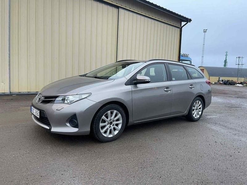 Brun Begagnad 2014 Toyota Auris Touring Sports Life Kombi | 79 000 kr (Bra pris) - Bild 1/4