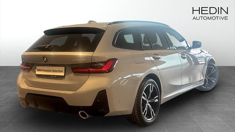 Begagnad BMW 330e Shadowline 299 HK (219 kW) 2025 Grå Kombi