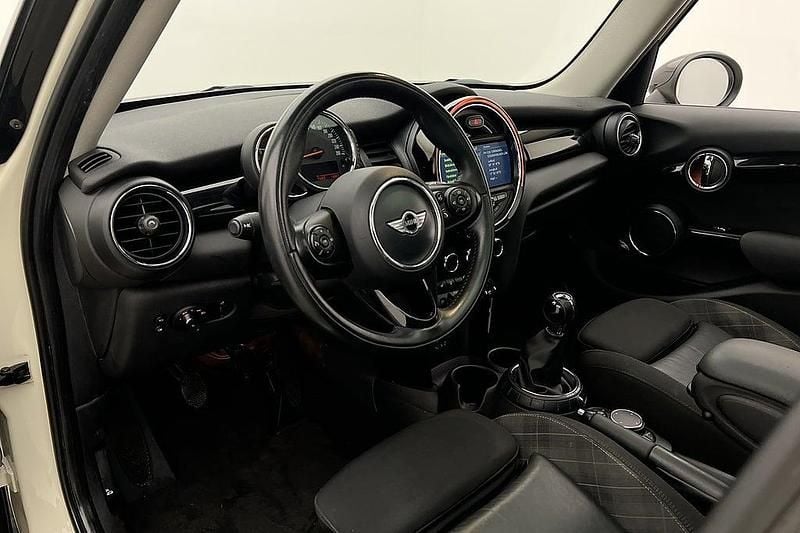 Vit Begagnad 2015 Mini Cooper S Halvkombi | 164 900 kr (Marknadspris) - Bild 1/2