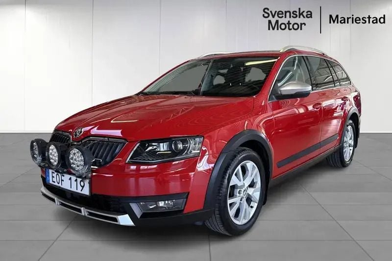 Röd Begagnad 2016 Skoda Octavia Scout Kombi | 209 500 kr (Marknadspris) - Bild 1/4