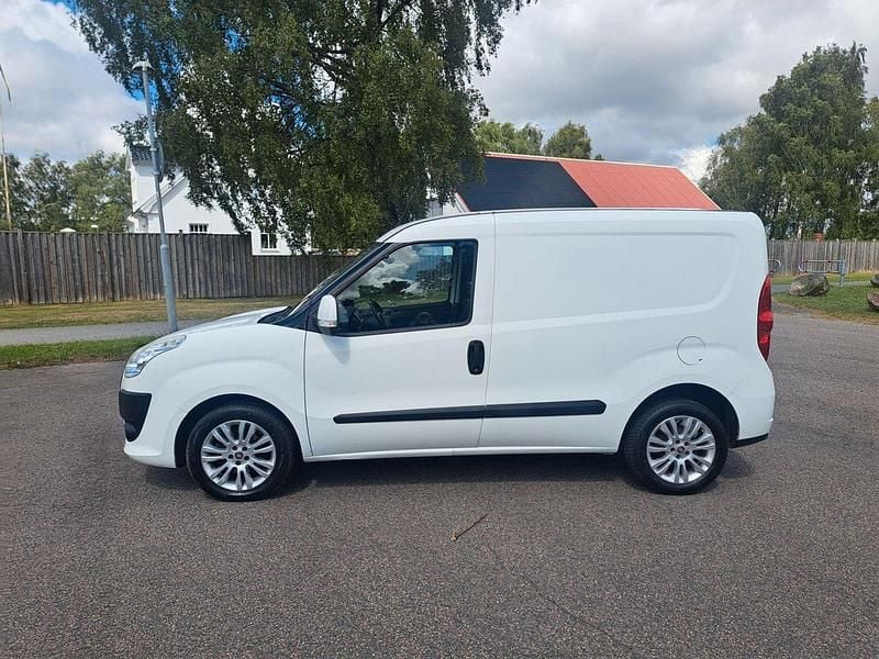 Begagnad 2015 Fiat Doblò Minibuss | 74 500 kr (Marknadspris) - Bild 1/4