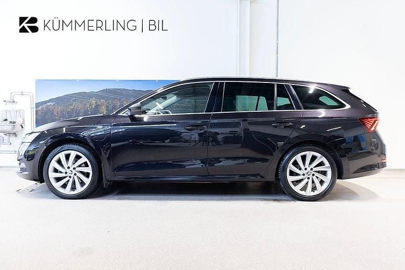 Svart Begagnad 2021 Skoda Octavia Style Kombi | 249 900 kr (Marknadspris) - Bild 1/4